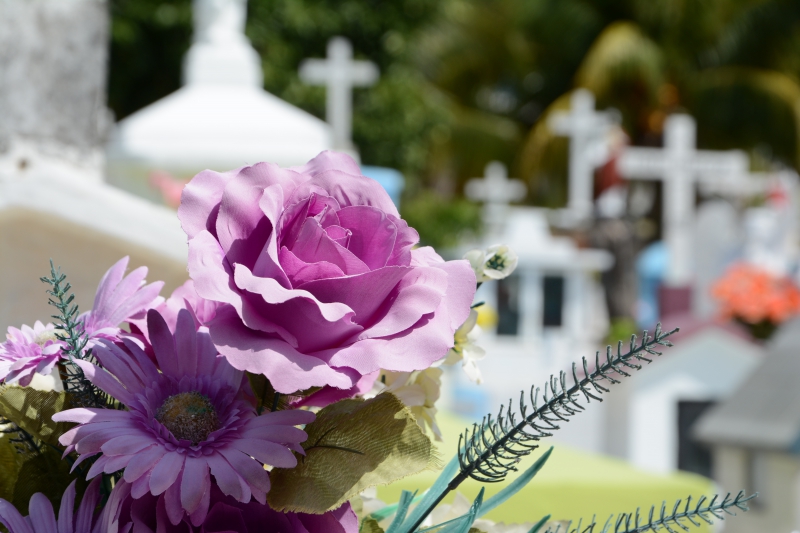 funeraire-CHATEAUNEUF VILLEVIEILLE-min_cementerio-948048