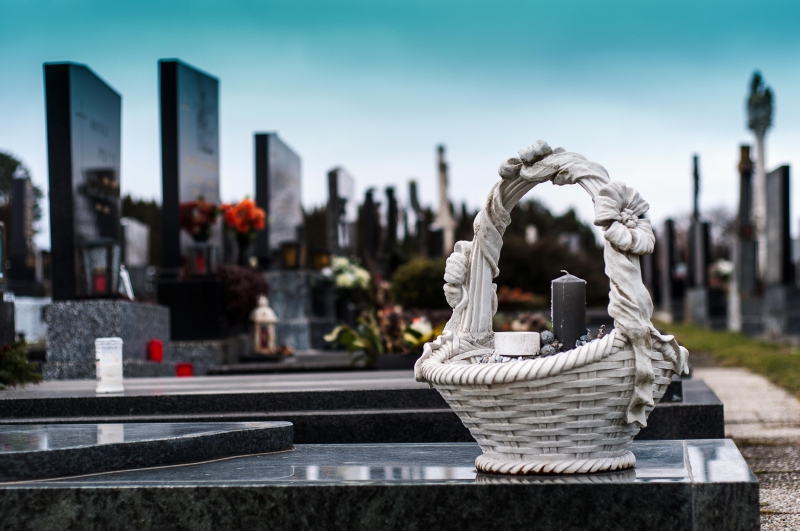 funeraire-CHATEAUNEUF VILLEVIEILLE-min_cemetery-1758349